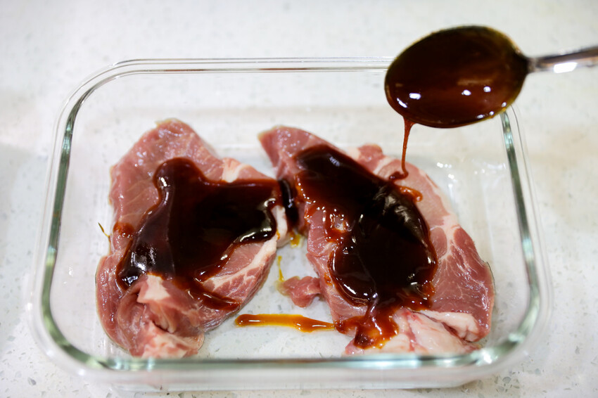 家樂福嚴選食材 蜜汁燒烤豬梅花懶人料理食譜 - 奇奇一起玩樂趣