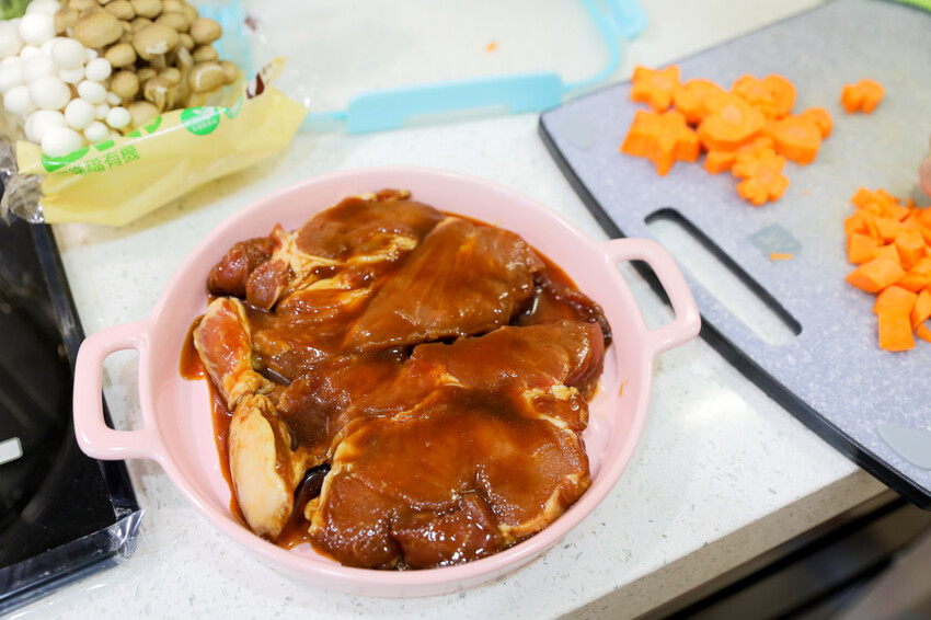 家樂福嚴選食材 蜜汁燒烤豬梅花懶人料理食譜 - 奇奇一起玩樂趣