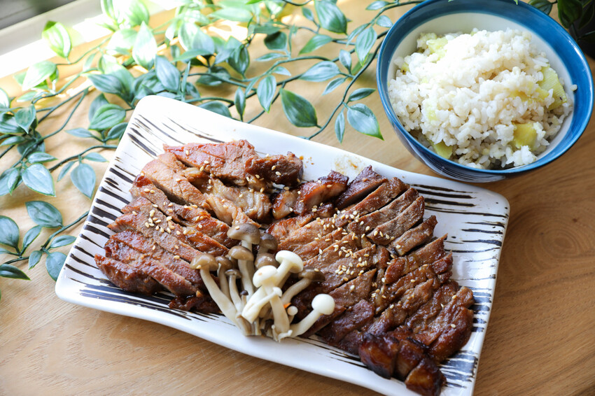 家樂福嚴選食材 蜜汁燒烤豬梅花懶人料理食譜 - 奇奇一起玩樂趣