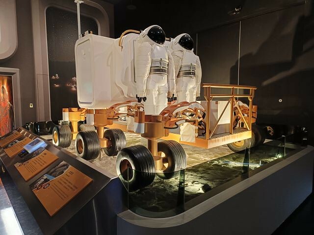 台北市士林區台北市立天文館(天文科學教育館) | 台北室內親子景點.展示內容豐富有趣.搭乘宇宙探險車來一趟太空之旅