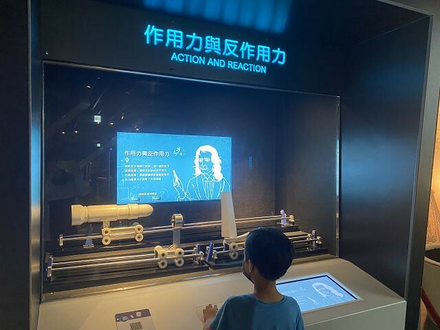 台北市士林區台北市立天文館(天文科學教育館) | 台北室內親子景點.展示內容豐富有趣.搭乘宇宙探險車來一趟太空之旅