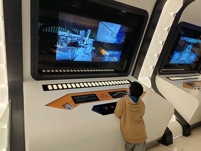 台北市士林區台北市立天文館(天文科學教育館) | 台北室內親子景點.展示內容豐富有趣.搭乘宇宙探險車來一趟太空之旅