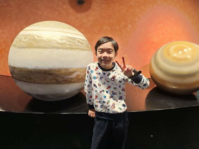 台北市士林區台北市立天文館(天文科學教育館) | 台北室內親子景點.展示內容豐富有趣.搭乘宇宙探險車來一趟太空之旅
