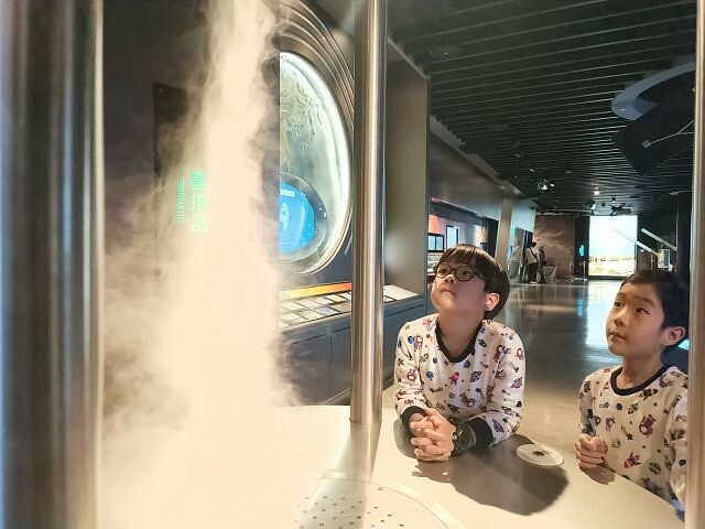 台北市士林區台北市立天文館(天文科學教育館) | 台北室內親子景點.展示內容豐富有趣.搭乘宇宙探險車來一趟太空之旅