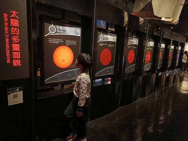 台北市士林區台北市立天文館(天文科學教育館) | 台北室內親子景點.展示內容豐富有趣.搭乘宇宙探險車來一趟太空之旅