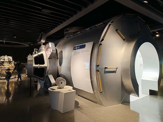 台北市士林區台北市立天文館(天文科學教育館) | 台北室內親子景點.展示內容豐富有趣.搭乘宇宙探險車來一趟太空之旅