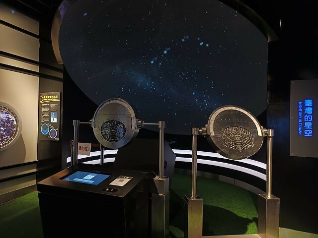 台北市士林區台北市立天文館(天文科學教育館) | 台北室內親子景點.展示內容豐富有趣.搭乘宇宙探險車來一趟太空之旅
