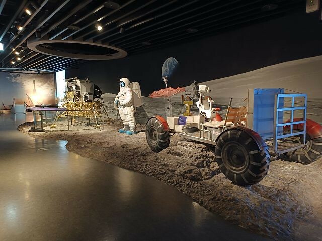 台北市士林區台北市立天文館(天文科學教育館) | 台北室內親子景點.展示內容豐富有趣.搭乘宇宙探險車來一趟太空之旅