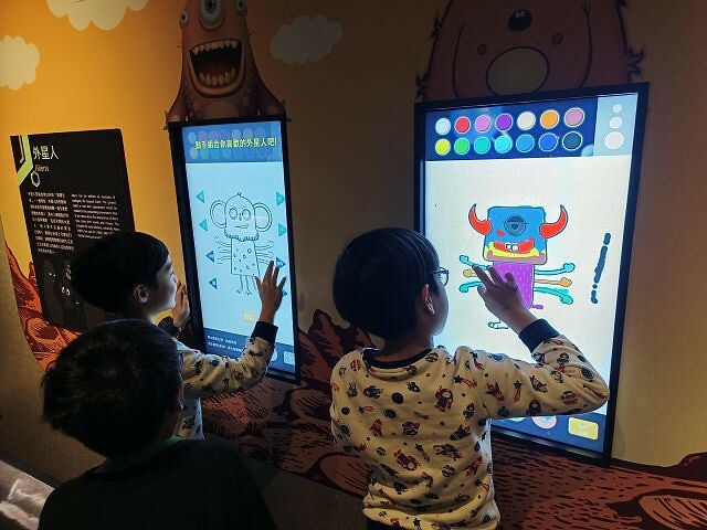 台北市士林區台北市立天文館(天文科學教育館) | 台北室內親子景點.展示內容豐富有趣.搭乘宇宙探險車來一趟太空之旅