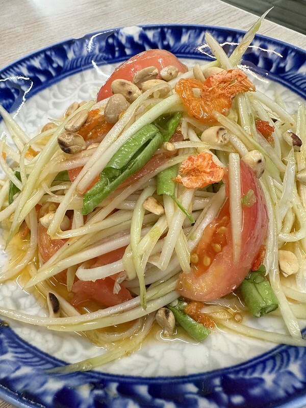 泰國曼谷美食｜Hai Somtam Convent/ไฮส้มตำคอนแวนต์，在市區品嚐平價美味的泰北料理。（Hai Som附近美食）