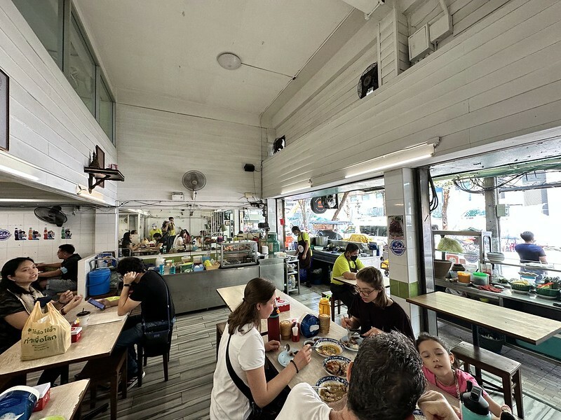 泰國曼谷美食｜Hai Somtam Convent/ไฮส้มตำคอนแวนต์，在市區品嚐平價美味的泰北料理。（Hai Som附近美食）