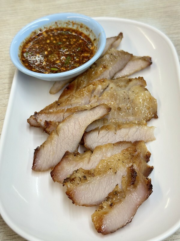 泰國曼谷美食｜Hai Somtam Convent/ไฮส้มตำคอนแวนต์，在市區品嚐平價美味的泰北料理。（Hai Som附近美食）