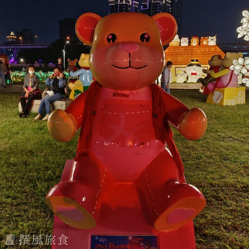 新北市三重區【2024新北燈會】精緻傳統新春花燈讓人驚喜！可拍拍互動的充氣恐龍區小朋友必愛上！