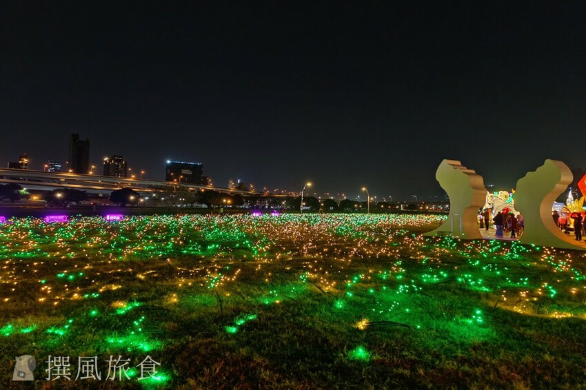 新北市三重區【2024新北燈會】精緻傳統新春花燈讓人驚喜！可拍拍互動的充氣恐龍區小朋友必愛上！