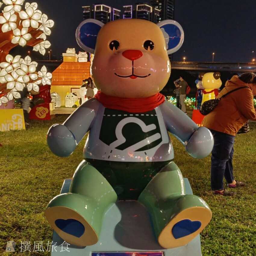 新北市三重區【2024新北燈會】精緻傳統新春花燈讓人驚喜！可拍拍互動的充氣恐龍區小朋友必愛上！