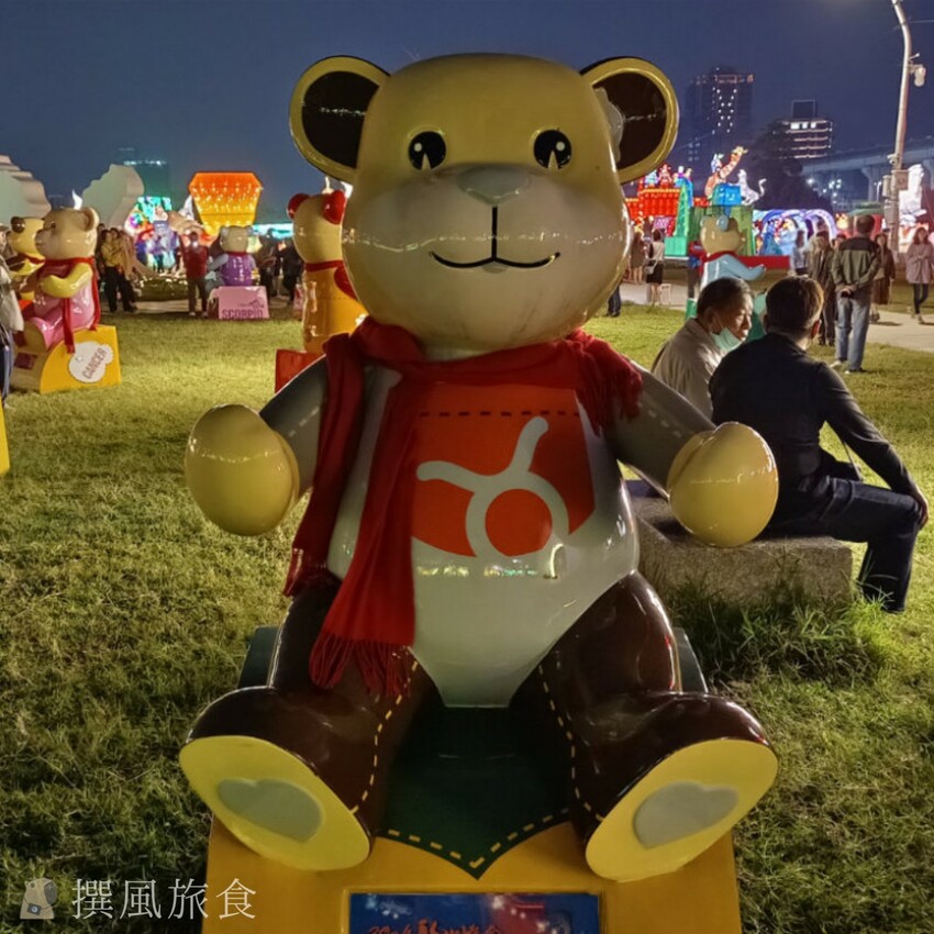 新北市三重區【2024新北燈會】精緻傳統新春花燈讓人驚喜！可拍拍互動的充氣恐龍區小朋友必愛上！