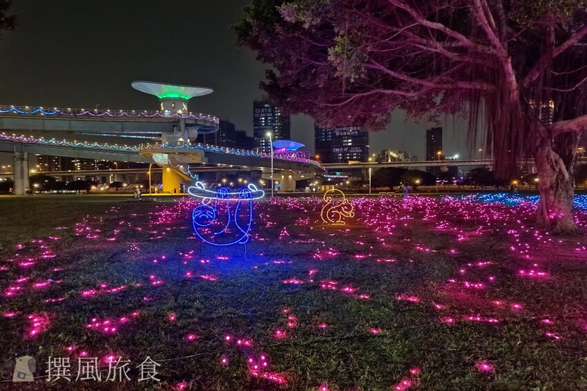 新北市三重區【2024新北燈會】精緻傳統新春花燈讓人驚喜！可拍拍互動的充氣恐龍區小朋友必愛上！