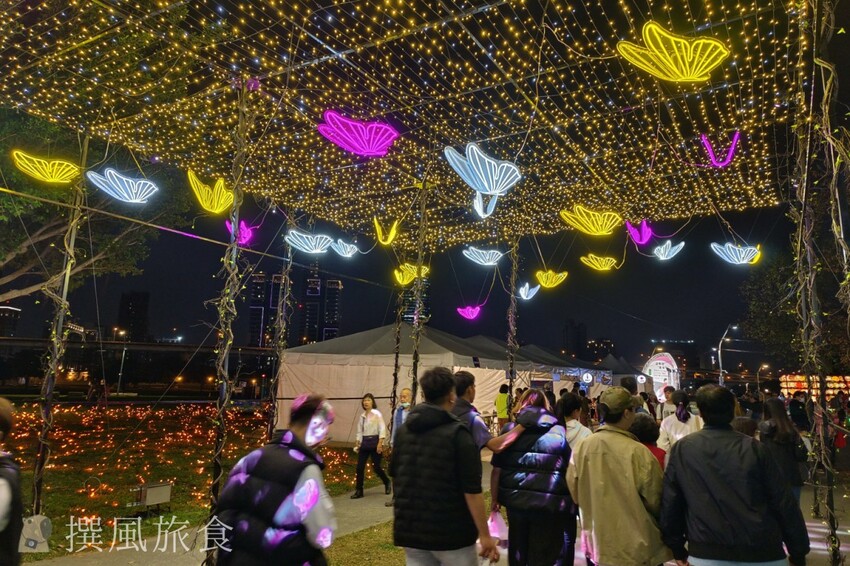 新北市三重區【2024新北燈會】精緻傳統新春花燈讓人驚喜！可拍拍互動的充氣恐龍區小朋友必愛上！