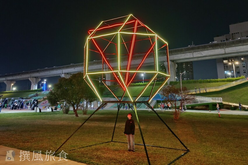 新北市三重區【2024新北燈會】精緻傳統新春花燈讓人驚喜！可拍拍互動的充氣恐龍區小朋友必愛上！