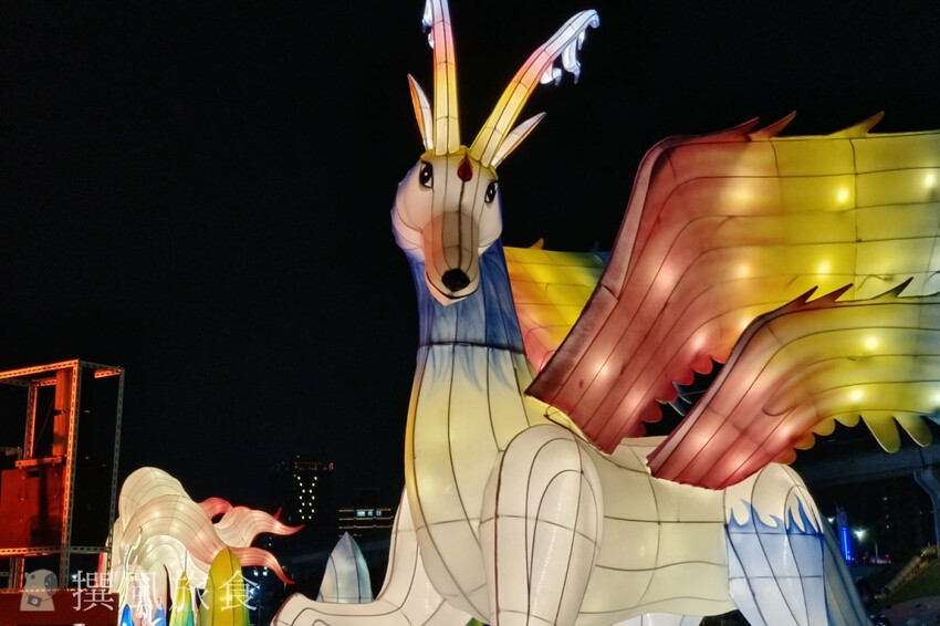 新北市三重區【2024新北燈會】精緻傳統新春花燈讓人驚喜！可拍拍互動的充氣恐龍區小朋友必愛上！