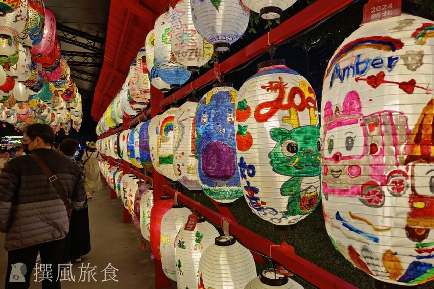 新北市三重區【2024新北燈會】精緻傳統新春花燈讓人驚喜！可拍拍互動的充氣恐龍區小朋友必愛上！