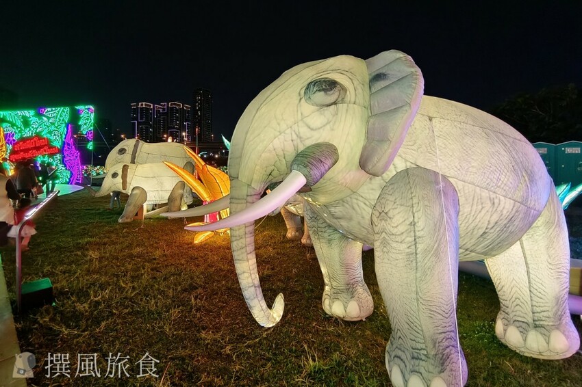 新北市三重區【2024新北燈會】精緻傳統新春花燈讓人驚喜！可拍拍互動的充氣恐龍區小朋友必愛上！