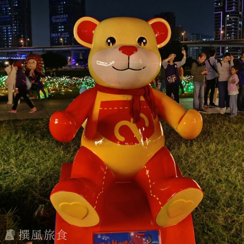 新北市三重區【2024新北燈會】精緻傳統新春花燈讓人驚喜！可拍拍互動的充氣恐龍區小朋友必愛上！