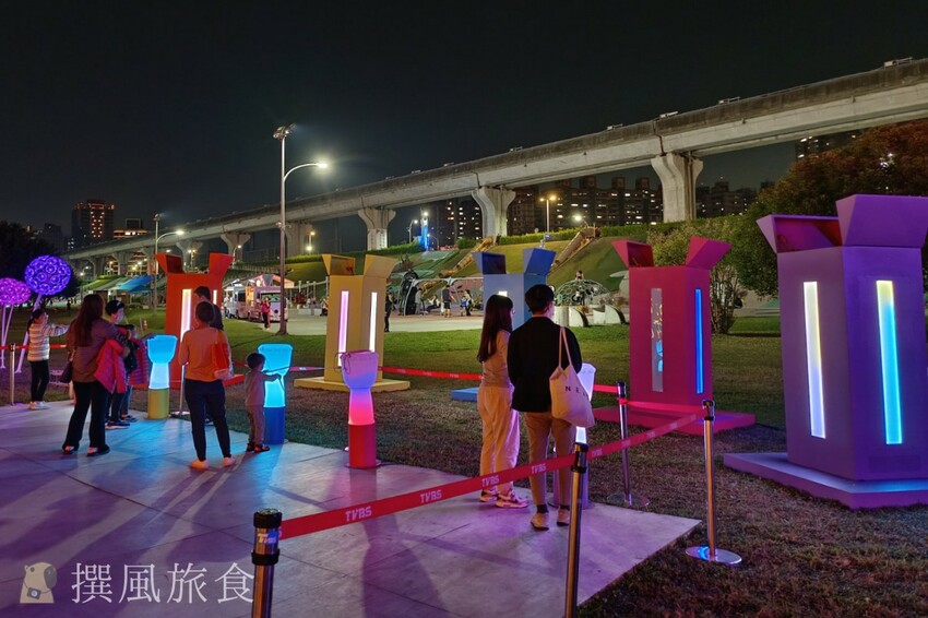 新北市三重區【2024新北燈會】精緻傳統新春花燈讓人驚喜！可拍拍互動的充氣恐龍區小朋友必愛上！