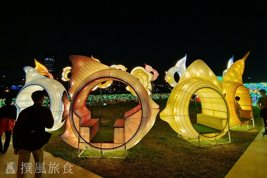 新北市三重區【2024新北燈會】精緻傳統新春花燈讓人驚喜！可拍拍互動的充氣恐龍區小朋友必愛上！