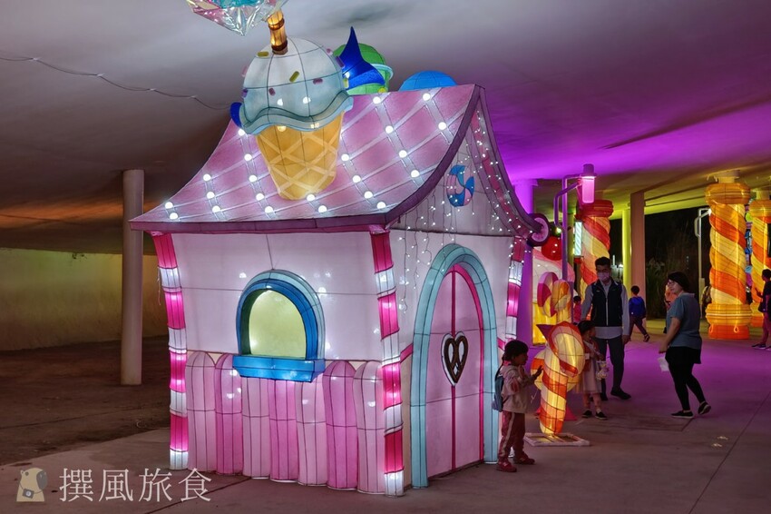 台中市西屯區【2024中台灣燈會】超可愛馬卡龍燈區把動物變成甜點啦！6大展區、29區台中特色花燈、主燈秀影片