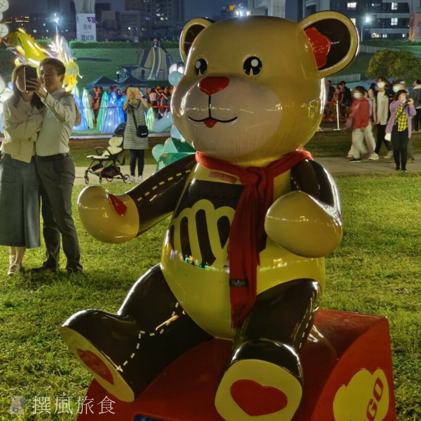 新北市三重區【2024新北燈會】精緻傳統新春花燈讓人驚喜！可拍拍互動的充氣恐龍區小朋友必愛上！