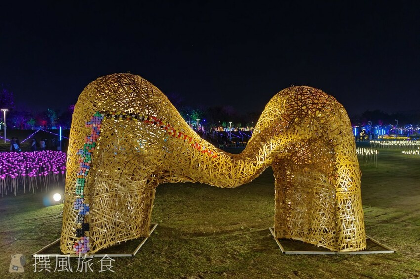 台中市西屯區【2024中台灣燈會】超可愛馬卡龍燈區把動物變成甜點啦！6大展區、29區台中特色花燈、主燈秀影片