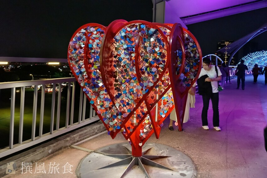 新北市三重區【2024新北燈會】精緻傳統新春花燈讓人驚喜！可拍拍互動的充氣恐龍區小朋友必愛上！