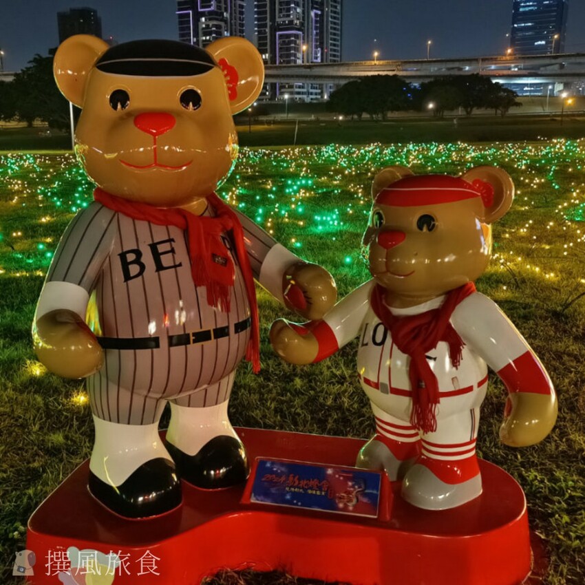 新北市三重區【2024新北燈會】精緻傳統新春花燈讓人驚喜！可拍拍互動的充氣恐龍區小朋友必愛上！