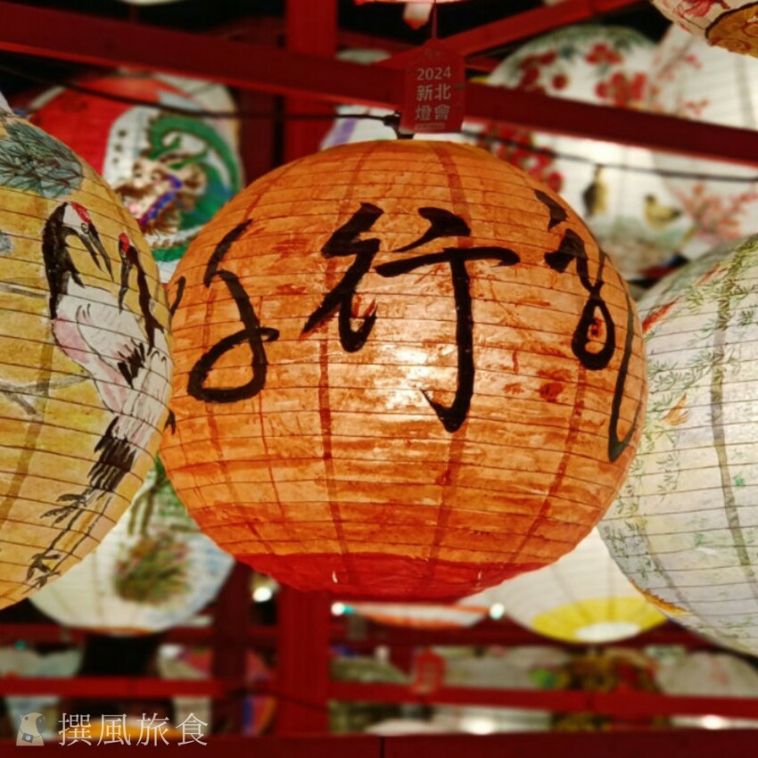 新北市三重區【2024新北燈會】精緻傳統新春花燈讓人驚喜！可拍拍互動的充氣恐龍區小朋友必愛上！