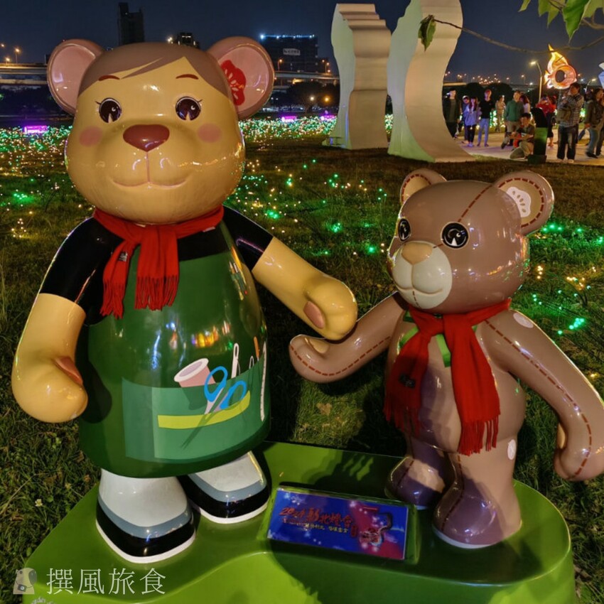 新北市三重區【2024新北燈會】精緻傳統新春花燈讓人驚喜！可拍拍互動的充氣恐龍區小朋友必愛上！