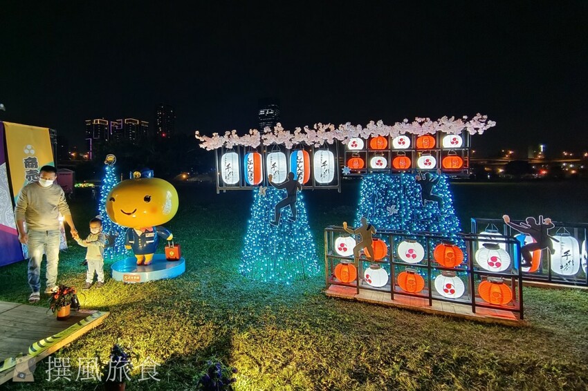 新北市三重區【2024新北燈會】精緻傳統新春花燈讓人驚喜！可拍拍互動的充氣恐龍區小朋友必愛上！