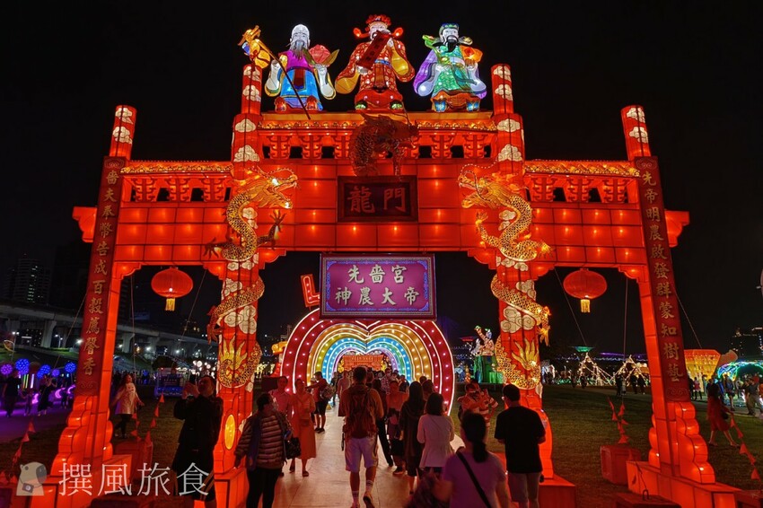 新北市三重區【2024新北燈會】精緻傳統新春花燈讓人驚喜！可拍拍互動的充氣恐龍區小朋友必愛上！