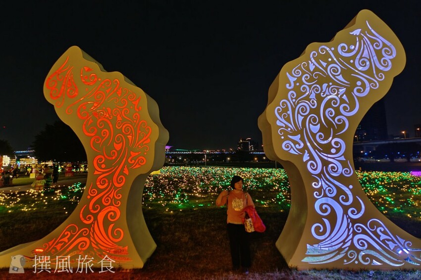 新北市三重區【2024新北燈會】精緻傳統新春花燈讓人驚喜！可拍拍互動的充氣恐龍區小朋友必愛上！