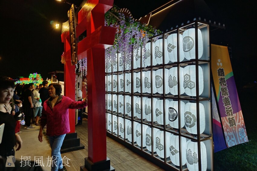 新北市三重區【2024新北燈會】精緻傳統新春花燈讓人驚喜！可拍拍互動的充氣恐龍區小朋友必愛上！