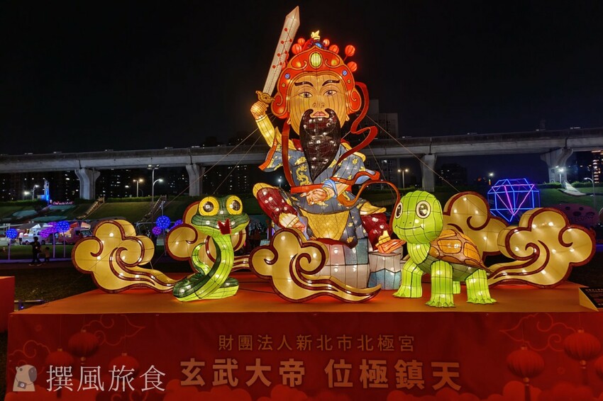 新北市三重區【2024新北燈會】精緻傳統新春花燈讓人驚喜！可拍拍互動的充氣恐龍區小朋友必愛上！