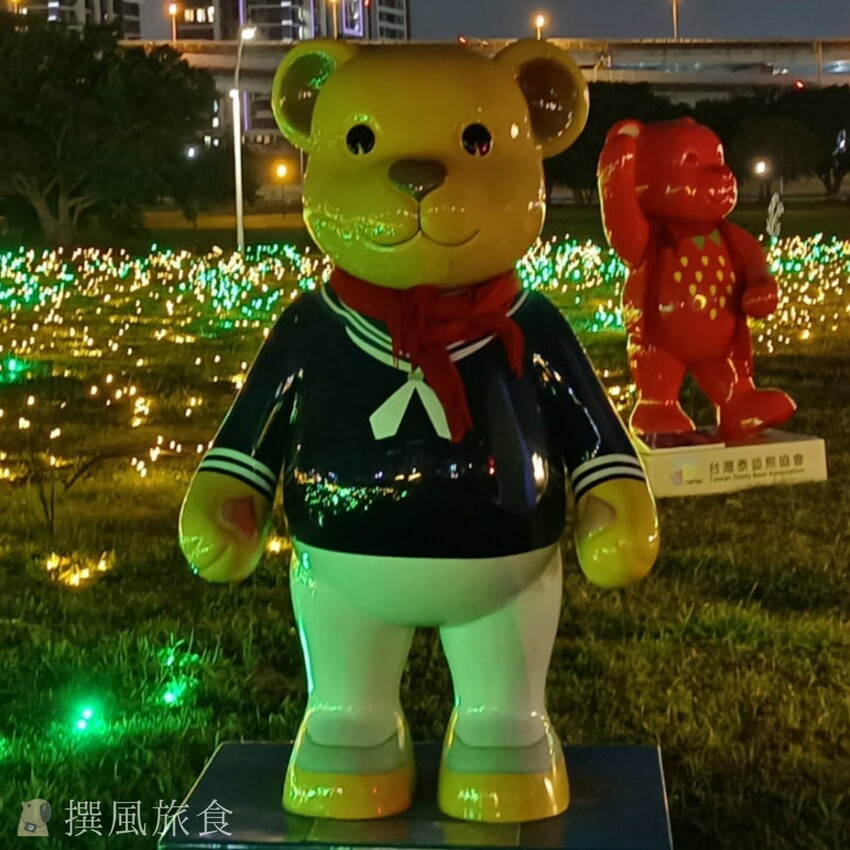 新北市三重區【2024新北燈會】精緻傳統新春花燈讓人驚喜！可拍拍互動的充氣恐龍區小朋友必愛上！