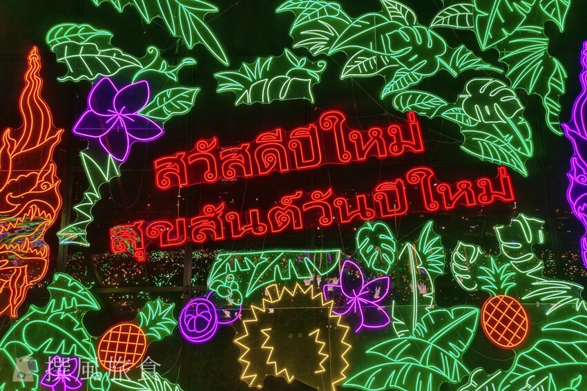 新北市三重區【2024新北燈會】精緻傳統新春花燈讓人驚喜！可拍拍互動的充氣恐龍區小朋友必愛上！