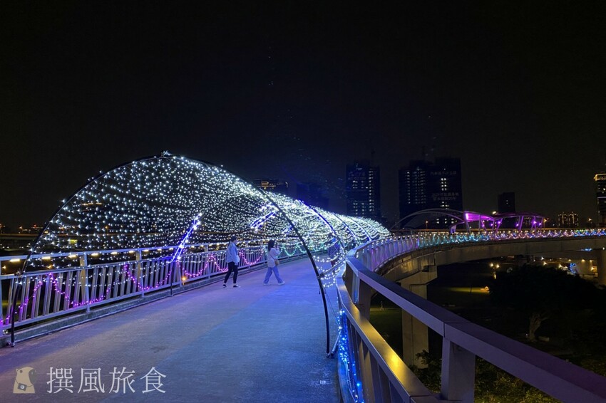 新北市三重區【2024新北燈會】精緻傳統新春花燈讓人驚喜！可拍拍互動的充氣恐龍區小朋友必愛上！