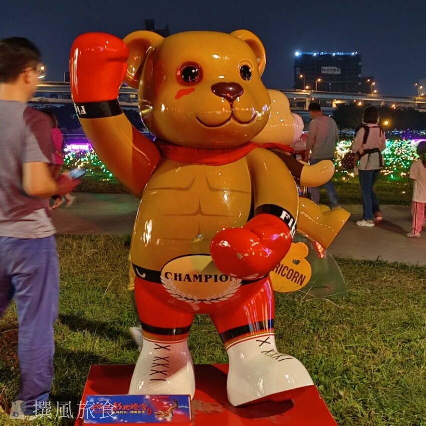 新北市三重區【2024新北燈會】精緻傳統新春花燈讓人驚喜！可拍拍互動的充氣恐龍區小朋友必愛上！