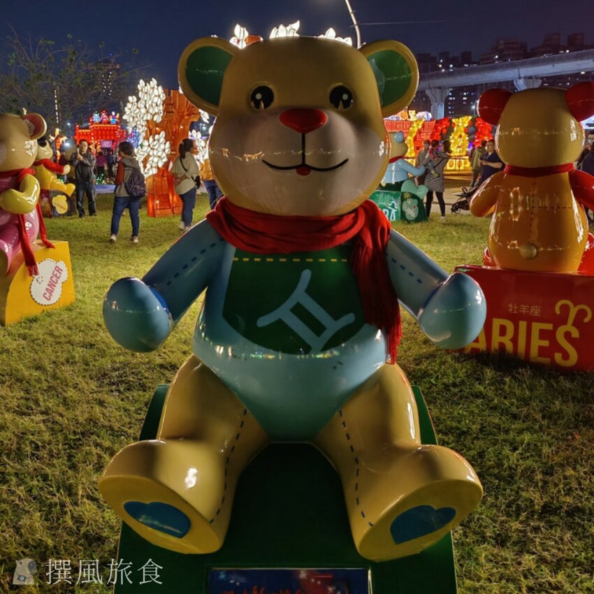 新北市三重區【2024新北燈會】精緻傳統新春花燈讓人驚喜！可拍拍互動的充氣恐龍區小朋友必愛上！