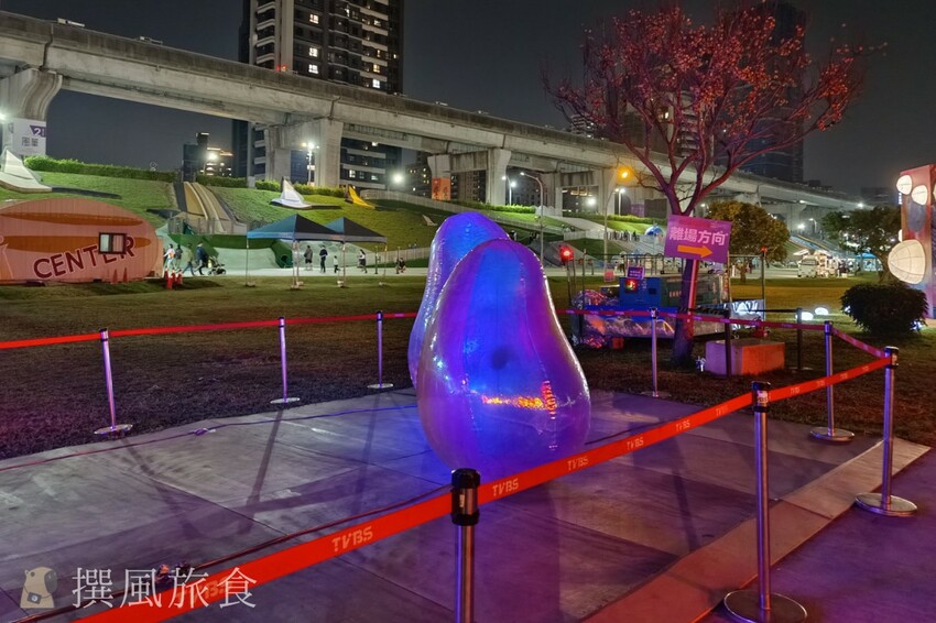 新北市三重區【2024新北燈會】精緻傳統新春花燈讓人驚喜！可拍拍互動的充氣恐龍區小朋友必愛上！