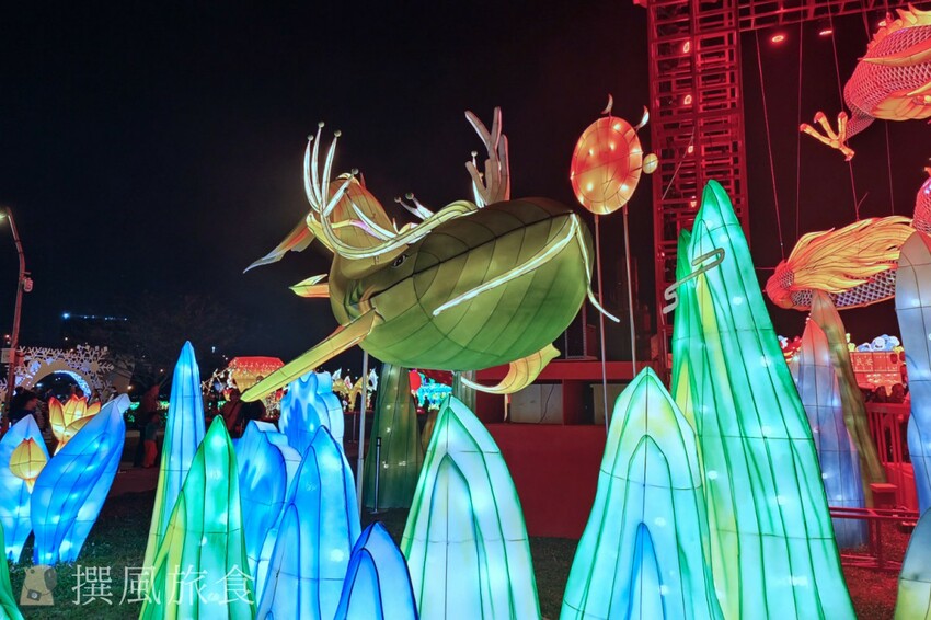 新北市三重區【2024新北燈會】精緻傳統新春花燈讓人驚喜！可拍拍互動的充氣恐龍區小朋友必愛上！