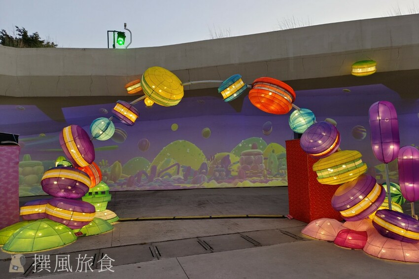 台中市西屯區【2024中台灣燈會】超可愛馬卡龍燈區把動物變成甜點啦！6大展區、29區台中特色花燈、主燈秀影片