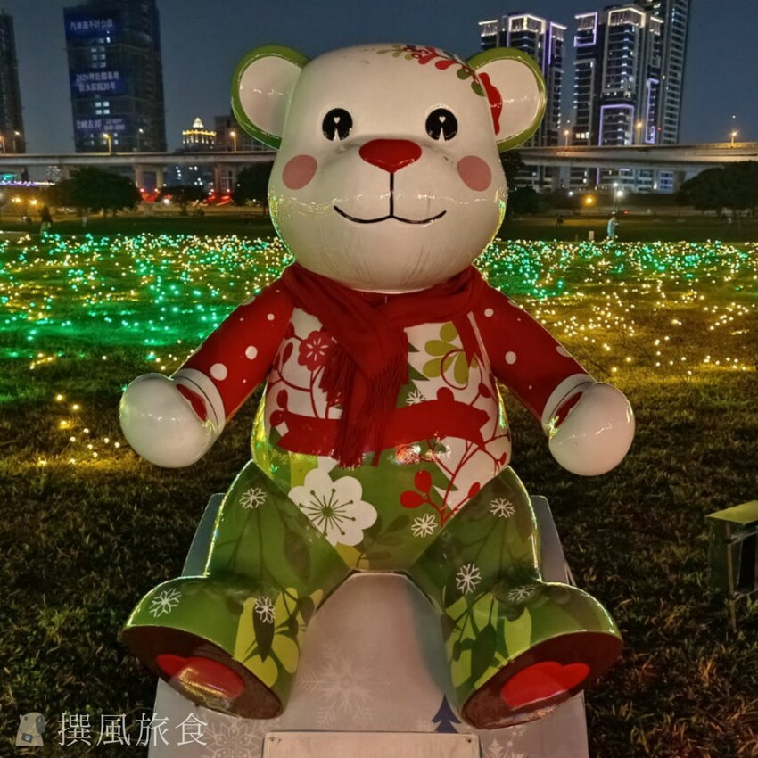 新北市三重區【2024新北燈會】精緻傳統新春花燈讓人驚喜！可拍拍互動的充氣恐龍區小朋友必愛上！